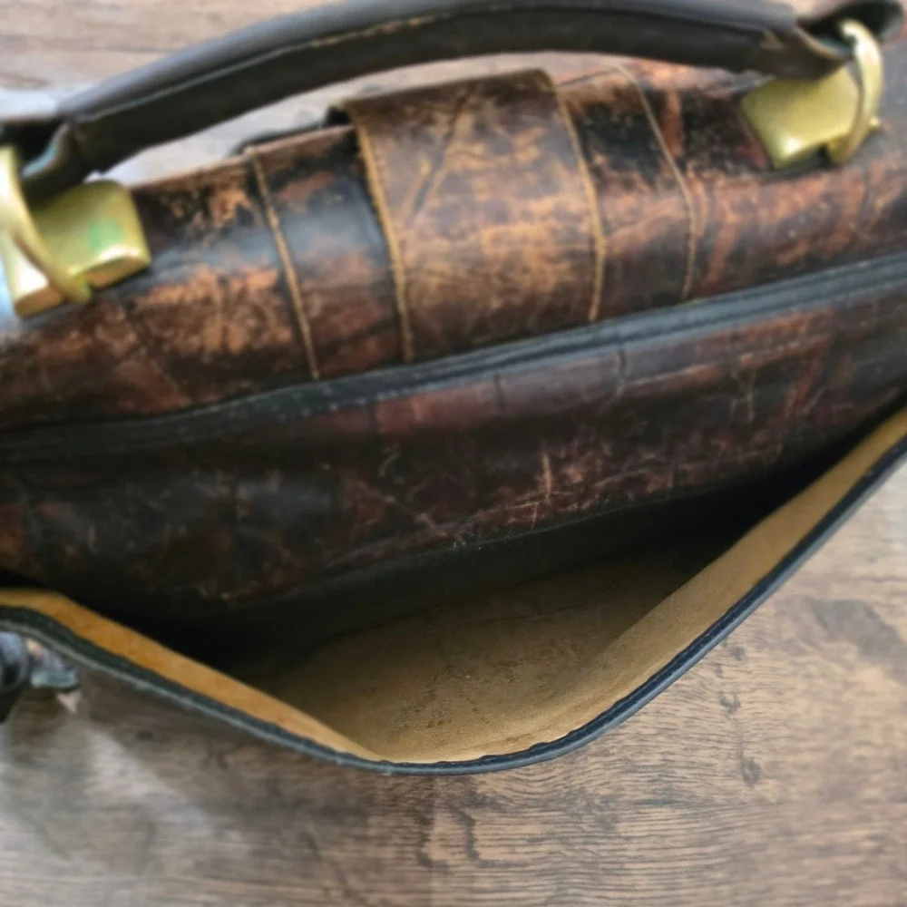 LAND Vintage Briefcase Messenger Bag Large Brown Croc Embossed Leather Brass